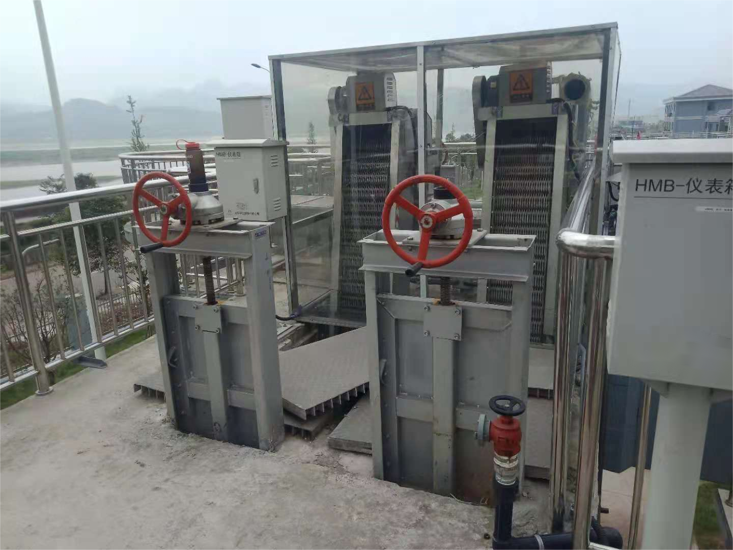 ?山東地衛(wèi)環(huán)??萍加邢薰敬蛟旄咝Щ剞D(zhuǎn)式格柵除污機(jī)