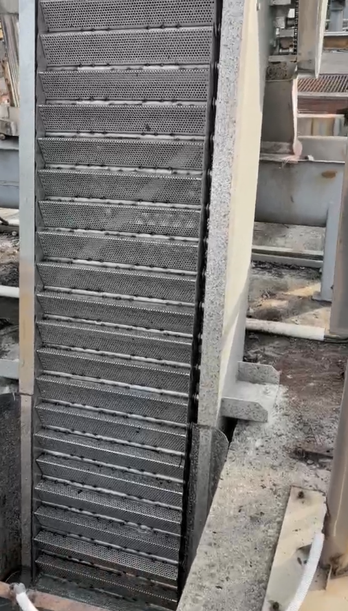 精準(zhǔn)截污 智護(hù)清澄 | 山東地衛(wèi)環(huán)保網(wǎng)板式格柵清污機(jī),筑牢污水治理第一道防線(xiàn)